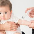 新型コロナ予防のため「子どもの予防接種は遅らせた方がいい？」答えは「ノー」