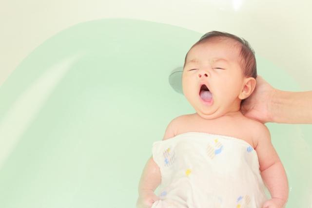 赤ちゃんは生後1ヶ月で入浴できる 入浴デビューに最適な時期とは リトル ママ Web