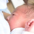 はじまりと続きの、母乳育児