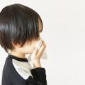 よく鼻血を出す子ども。原因や対処法は？