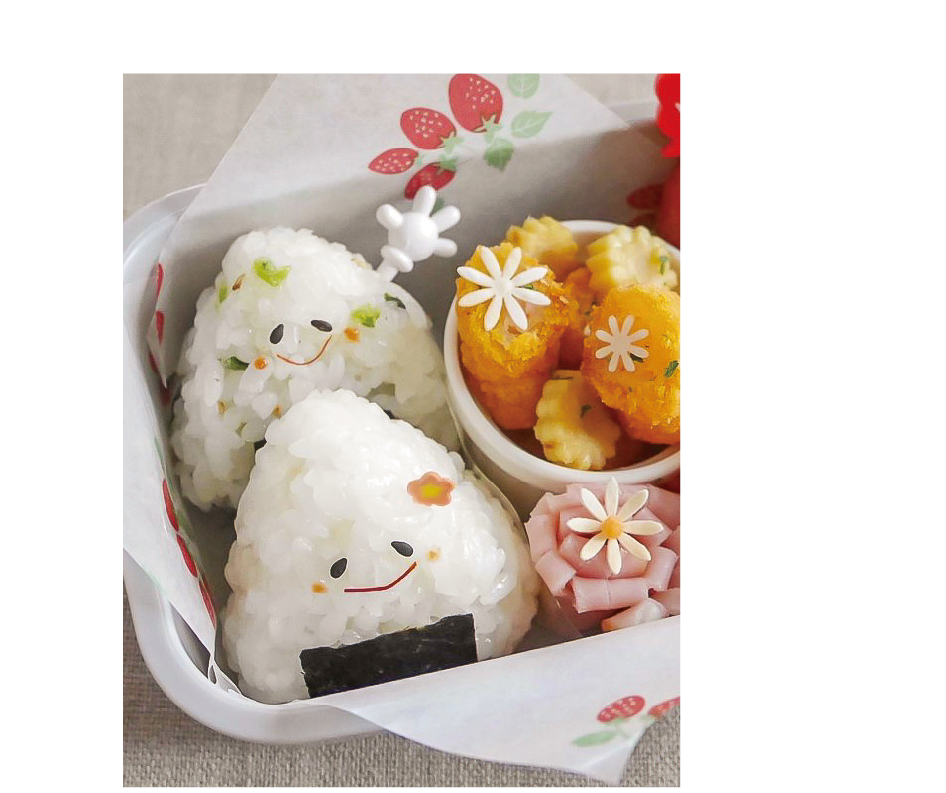 ピンセットで小さな飾りや表情を