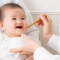 離乳食の初期（５～６ヵ月）の進め方は？初期の量や頻度・簡単レシピなど紹介！