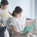【４才児の特徴】成長と発育の目安は？４才児向けの絵本作品や、読み聞かせのコツを紹介