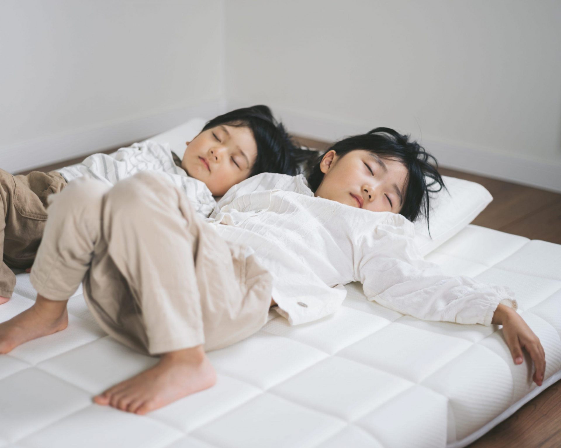 SNSでも人気上昇中の「とうふ」みたいなマットレス！家族で使ってみ